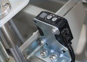 Max.30 συσκευασίες/min Ταχύτητα Μηχανή τυλίγματος με ταινία αυτοματοποιημένης κοπής με μανίκι για συσκευασία