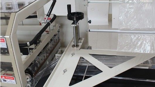 Max.30 συσκευασίες/min Ταχύτητα Μηχανή τυλίγματος με ταινία αυτοματοποιημένης κοπής με μανίκι για συσκευασία