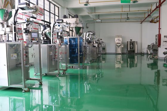 Αυτόματη ζύγιση 100g Snack Candy Vertical Packing Machine για ακριβή συσκευασία τσάντας