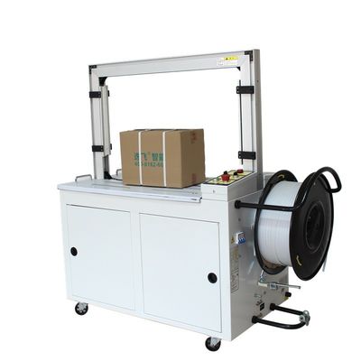 Συσκευή δέσμευσης 150 KG Δυνατότητα MH101 Low Table Packer Strapping Machine με μεταγωγική γραμμή