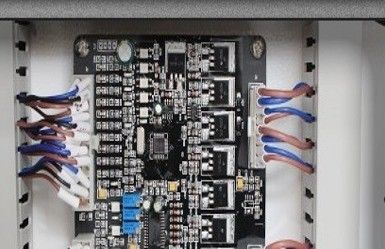 Μηχανή τυλίγματος με μεταγωγικό σύστημα για κιβώτια και κιβώτια