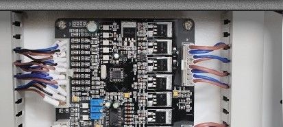 Μηχανή τυλίγματος με μεταγωγικό σύστημα για κιβώτια και κιβώτια