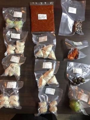 Μηχανή συσκευασίας κρέατος υπό κενό με διπλό θάλαμο συνεχούς διαλύματος σφράγισης υπό κενό