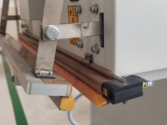 Υλικό συσκευασίας από ξύλο 700B Πνευματική κάθετη συσκευή σφράγισης με κενό για εξωτερικό στέλεχος
